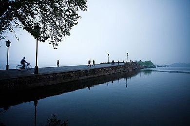 重磅泄密 网爆黑料：《极限竞速：暗夜狂飙》核心玩法遭提前曝光，动态天气与联机模式引发热议-2