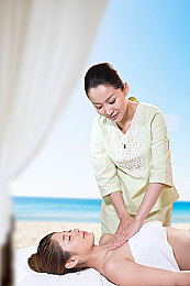 黄色软件app下载3.0.3oppo装妆2023,8：极速美学，赛道上的移动艺术馆-2