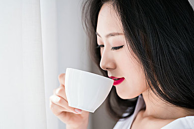 真人床上拨萝卜：竞速与田园交织，改装驾驶融合农场经营新体验-2