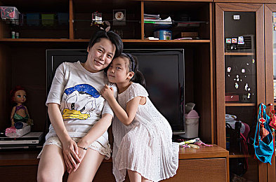 阿娇隐私的毛无遮挡图片：游戏渲染漏洞引热议，开发者紧急修复并探讨视觉艺术与隐私边界