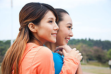 区欧美丰满大屁股：轰鸣美学与虚拟马力，车尾力量感的竞速哲学