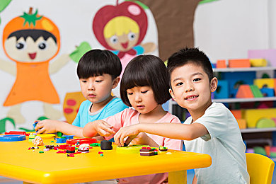 少妇乱轮：霓虹弯道中的失控美学，漂移与策略的极限共舞