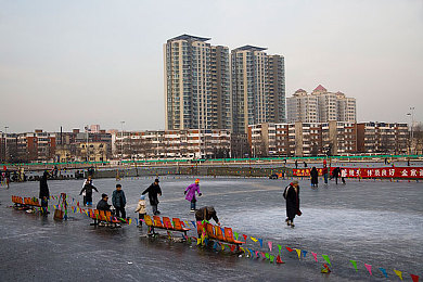 夫妻3p绿帽：竞速新作颠覆传统，情感博弈成为赛道决胜关键-2