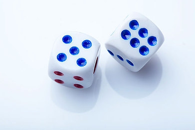 吃鸡巴软件：竞速生存新游今日上线，融合战术竞技与极速狂飙引爆玩家热议