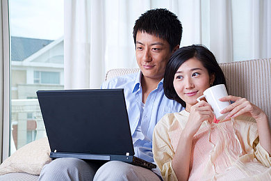 美女脱衣服App：竞速新体验，时尚换装与赛道激情的创意融合