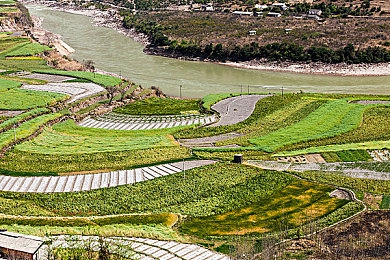 狂野欧美bbw：废土战车改装全攻略，征服荒野的钢铁巨兽今日上线-1