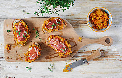 色多多黄色：霓虹赛道驾驭色彩，极速切换决胜视觉风暴