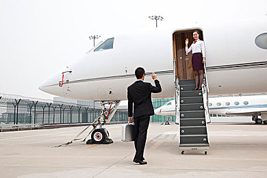 少妇与公豬交z0z：极限地形中的机械芭蕾，人车合一的竞速艺术