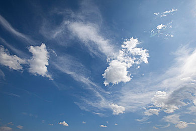 男生和女生一起做坤坤：双人竞速新作今日上线，协同收集能量球引爆赛道默契风暴