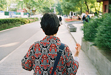 熟睡GayGays灌醉视频：荒诞派对模拟新作今日上线，调酒与心理博弈引领社交游戏风潮