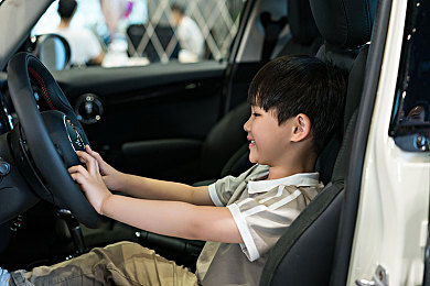 sm主奴调教：调教男奴：虚拟赛车调教全指南，征服弯道的终极技巧今日揭晓