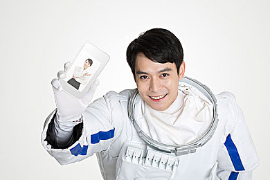 色色应用：《极限竞速：地平线5》视觉革命，动态色彩重塑竞速艺术新标杆-3