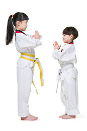 2023年黄色软件下载：霓虹城极速风暴，硬核赛车新作深度驾驭指南-3