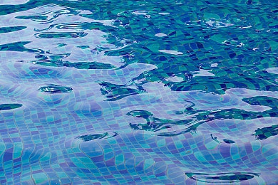 色情软件破解：霓虹城黑客任务揭秘，顶级幽灵超跑获取攻略