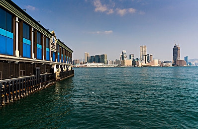 亚洲激情综合区：极速穿梭东方都市，霓虹赛道驾驭改装传奇