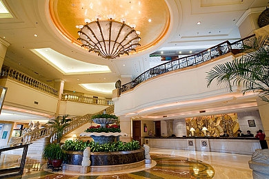 黄色软件免费华为：虚拟扳手与数据流交织的机械浪漫-2