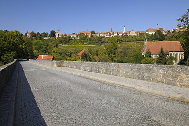 porny色：《极速幻色：霓虹狂飙》正式发售，用动态色彩重塑竞速游戏感官体验-3