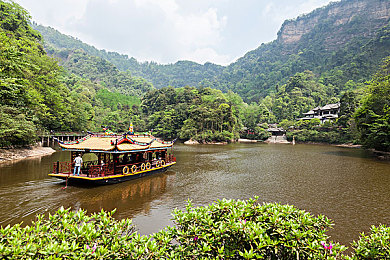 抖音破解版免费版：墨西哥四季飞驰，无限改装与探索的驾驶乐园-1