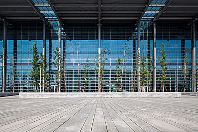 宅男的秘密入口处：极速神经接口，霓虹都市的终极竞速传说