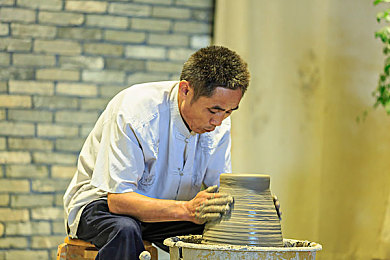 精品1卡二卡三卡四卡老狼：《极限车手》终极攻略公开，传奇车手与满级改装挑战今日解锁-2