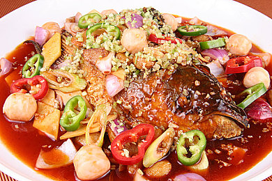 丰满的亚洲女人毛茸茸：荒野旅者角色阿雅，温暖改装与极地驾驶的完美协同