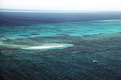 两人剧烈打扑克：极速对决今日上线，双人实时卡牌竞技引爆策略狂潮