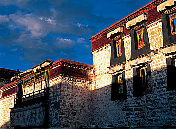 一亚州二区：东方街巷与西部旷野，极速交融的虚拟驾驶艺术