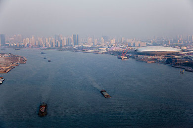 99色色视频：霓虹幻境，极速光谱的驾驶诗篇-2