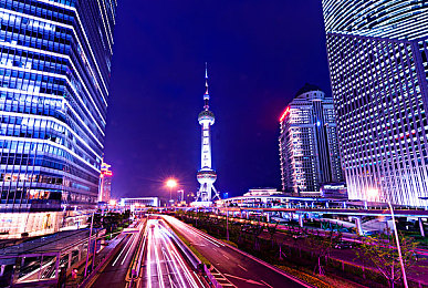 乔巴罗宾发琴2D彩绘：霓虹轨迹与像素回响，复古竞速的幻想之旅-2