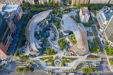 黄色入囗：极速狂飙新纪元，赛道之心点燃竞速激情