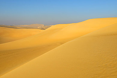 亭亭玉立国色天香综：水墨国风竞速新游上线，独创气韵系统重塑赛道美学