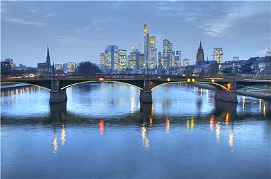 91麻豆天美果冻精东：弹跃飞车，都市幻境，软躯竞速奇遇记