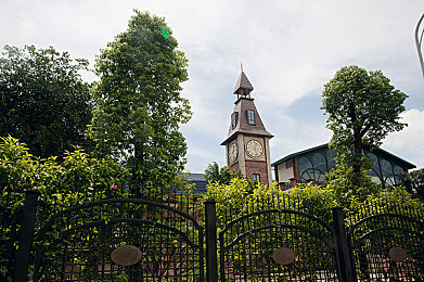 男同18禁：深夜俱乐部揭秘，征服地下赛车圈顶尖高手的终极攻略曝光