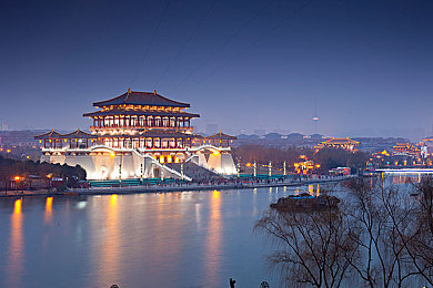 国产综合亚洲AV：东方极速之旅，真实赛道体验与深度改装乐趣-4