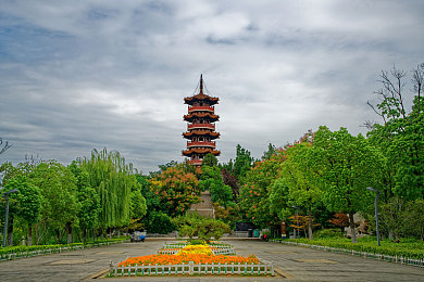 tiktok色板2.4.8：独立游戏新作引爆潮流，色彩竞速玩法颠覆传统驾驶体验