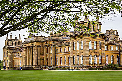 色色色9：霓虹光影赛道，九段极速挑战，自定义你的炫彩座驾-2