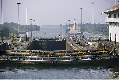 男女插下体软件：极速耦合革新赛车游戏，机械调校与竞速体验完美融合-2