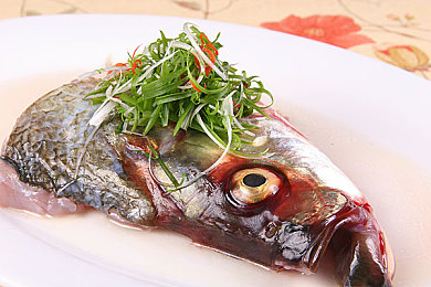 波斯女人1977满天星：复古赛车穿越波斯之夜，在星辰与纹饰间极速狂飙