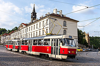 黄色软件app下载3.0.3oppo装妆2023漫画：疾驰于手绘世界的速度诗篇-3