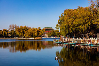 丽江夫妇3p绿帽：古城谜踪，极速暗影与客栈迷局的双重轨迹