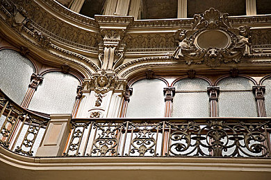 新婚夜被交换做3次：极速易主，策略驾驭，双重竞逐的终极博弈