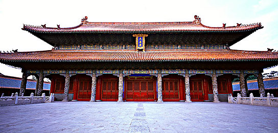 双人床上打扑克：移动起居室，车载系统变身专业游戏厅-2