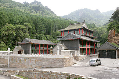 女生脱衣服视频软件：《极速衣装》今日上线，赛车与时尚的融合玩法引爆玩家社区