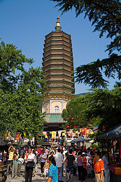 女生不穿衣服内衣软件：代码剥离者，霓虹城极速内核解放竞逐-2