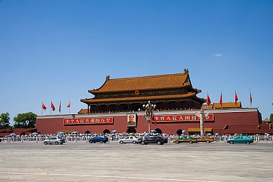 妻子被多人玩三P一起：极速三角赛道争锋，动态三角竞速开启策略驾驶新纪元