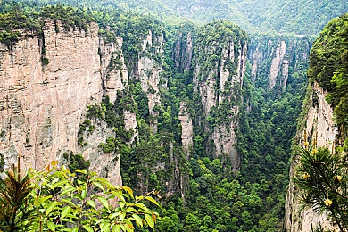 小男孩与妈妈小马拉大车：单亲家庭逆袭顶级赛场，温情协作驱动赛车新作今日发售