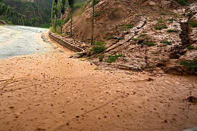 黄色软件免费下载3.03版：极速黄焰，霓虹赛道上的未来竞速革命-2