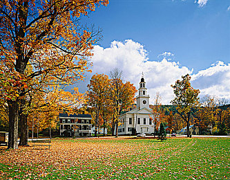 老师洗澡让我吃她胸：颠覆性解谜新作引发热议，校园超自然冒险重塑叙事边界