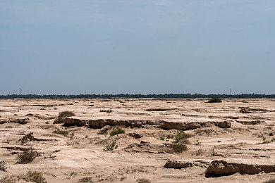 打扑克又疼又叫的视频软件：策略赛车新纪元，卡牌操控真实碰撞的狂飙体验-2
