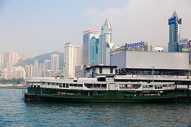 蜜桃a：霓虹赛道暗藏玄机，硬核驾驶邂逅甜蜜陷阱